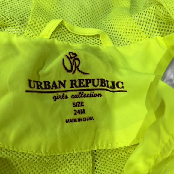 Urban replica toddler baby girl 24M highlighter yellow rain jacket - Picture 4 of 5